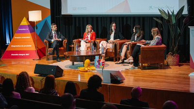 Taula de debat sobre innovació terapèutica en la tercera edició del fòrum Únicas Talks.
