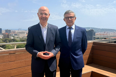 Emili Bargalló, director de la Fundació Privada per a la Recerca i Docència Sant Joan de Déu els últims 15 anys, i Joan Comella, que li farà el relleu i assumirà el càrrec.